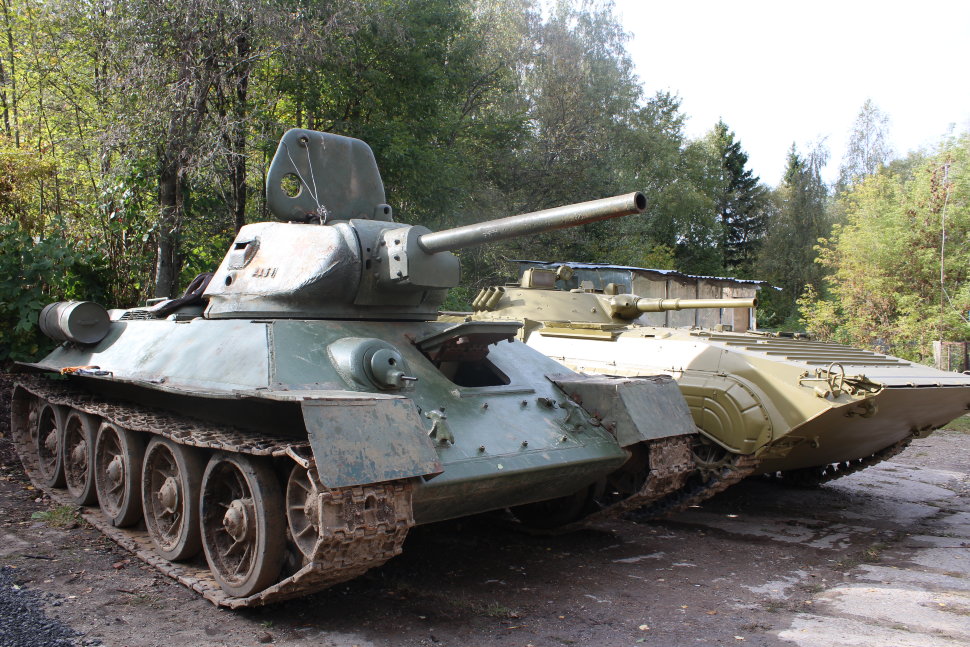 Воентур 2 берг. Т 34 76 В Саянске. Танк t 34-76 в музее. Кататься на танке в Подмосковье. Катание на танке.